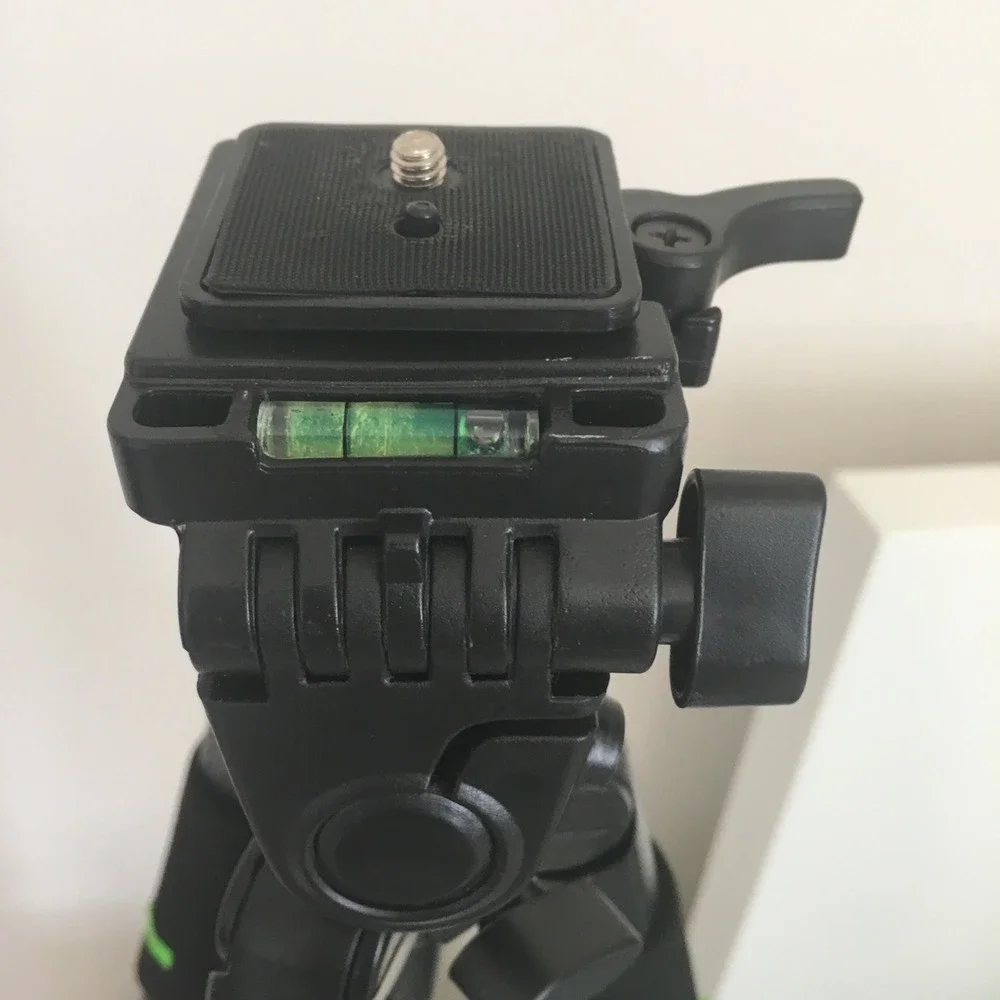 Xit XT60TRB 60-Inch Pro Series Full Size Camera/Video Tripod Missing 1 Screw‎